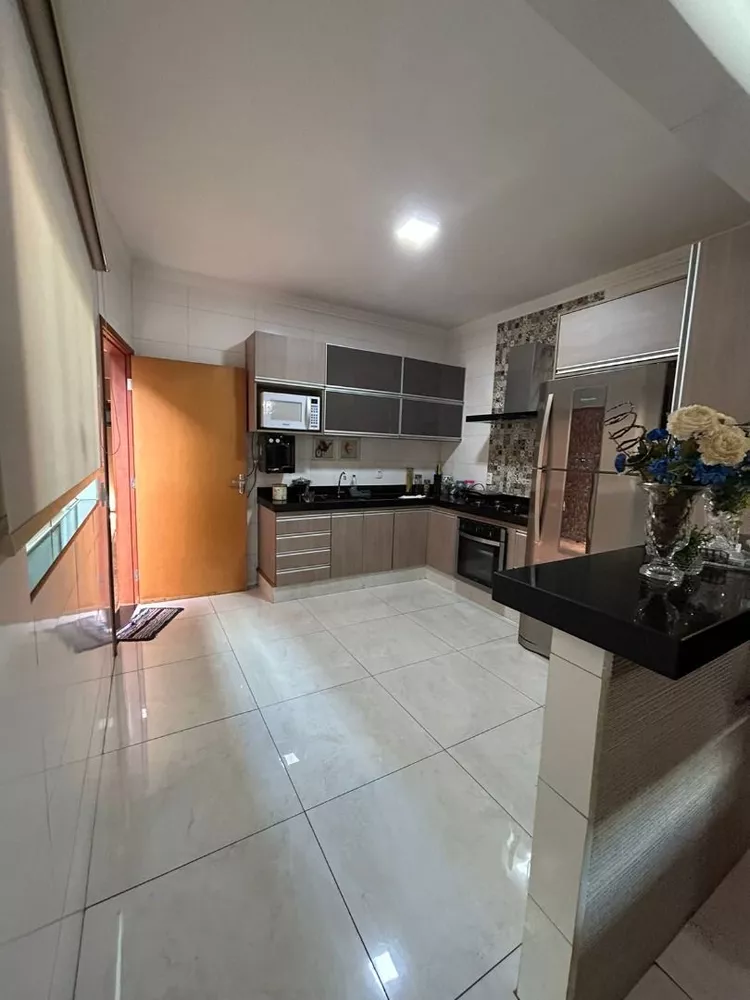 Casa à venda com 3 quartos, 230m² - Foto 4