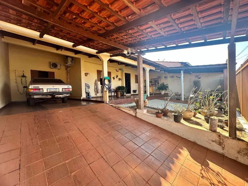 Casa à venda com 3 quartos, 220m² - Foto 2