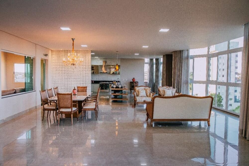 Apartamento à venda com 4 quartos, 230m² - Foto 1