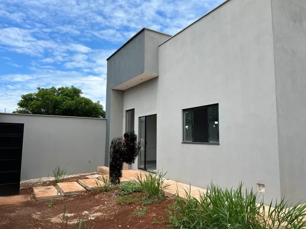 Casa à venda e aluguel com 3 quartos, 250m² - Foto 1