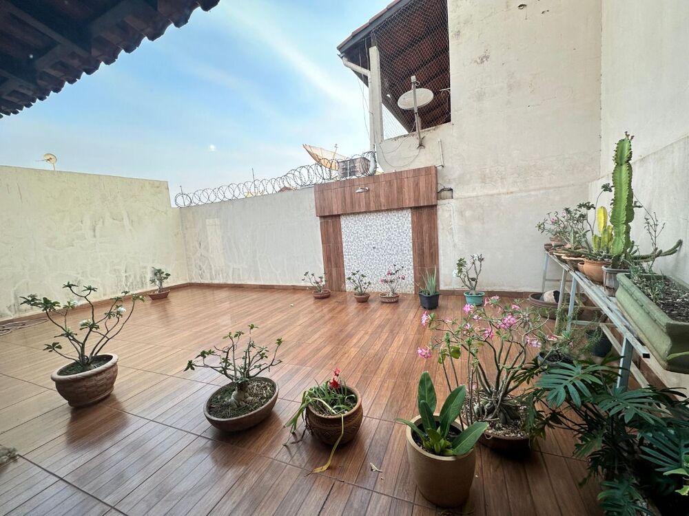 Casa à venda com 3 quartos, 303m² - Foto 3