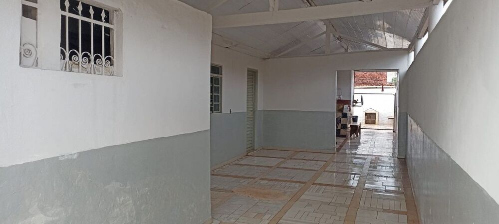 Casa à venda com 3 quartos, 300M2 - Foto 1