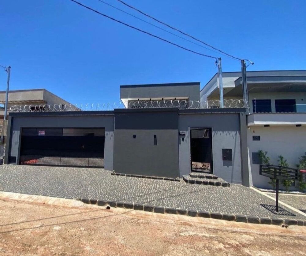 Casa à venda com 3 quartos, 170m² - Foto 1
