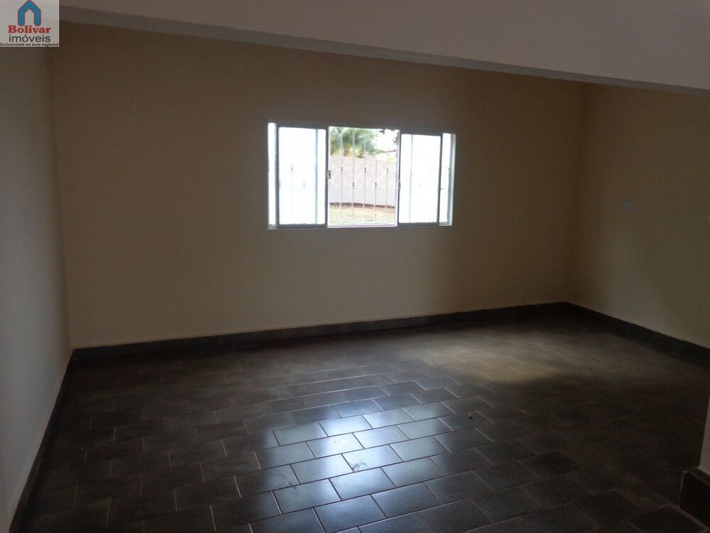 Casa à venda com 3 quartos, 200m² - Foto 2