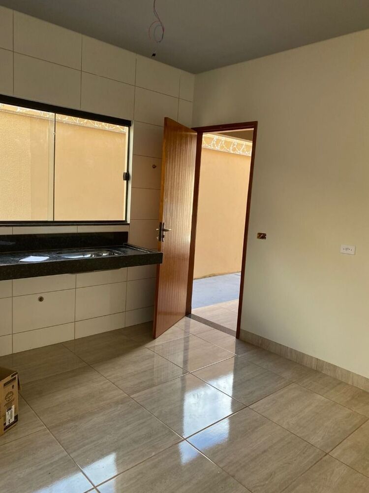 Casa à venda com 3 quartos, 80m² - Foto 3