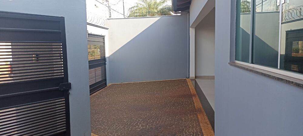 Casa à venda com 3 quartos, 260m² - Foto 1