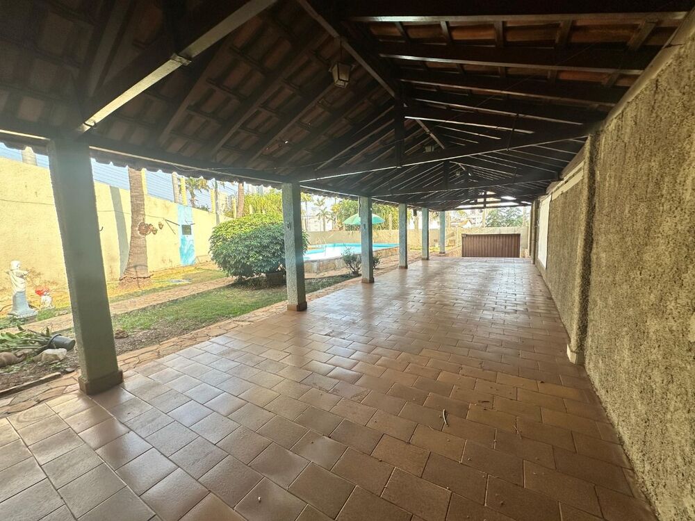 Casa à venda com 3 quartos, 392m² - Foto 1
