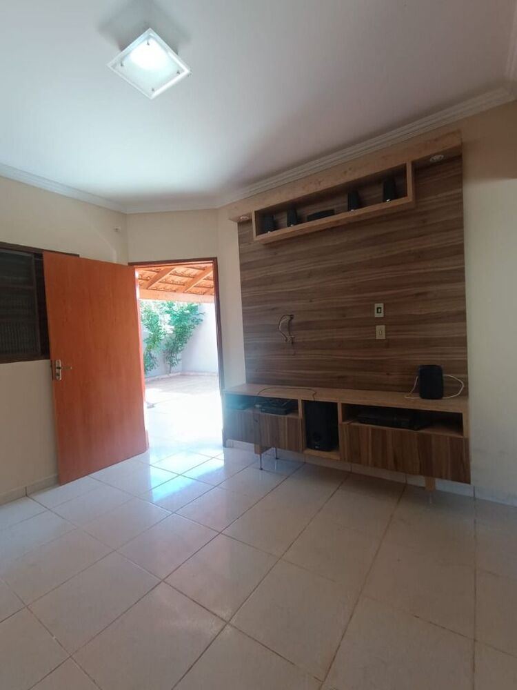 Casa à venda com 3 quartos, 200m² - Foto 4