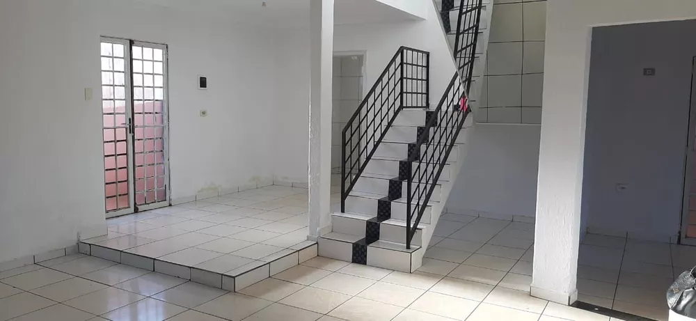 Casa à venda com 3 quartos, 190m² - Foto 2