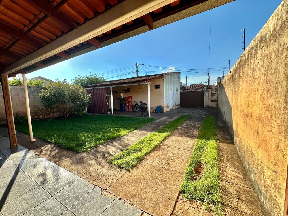 Casa à venda com 4 quartos, 200m² - Foto 2