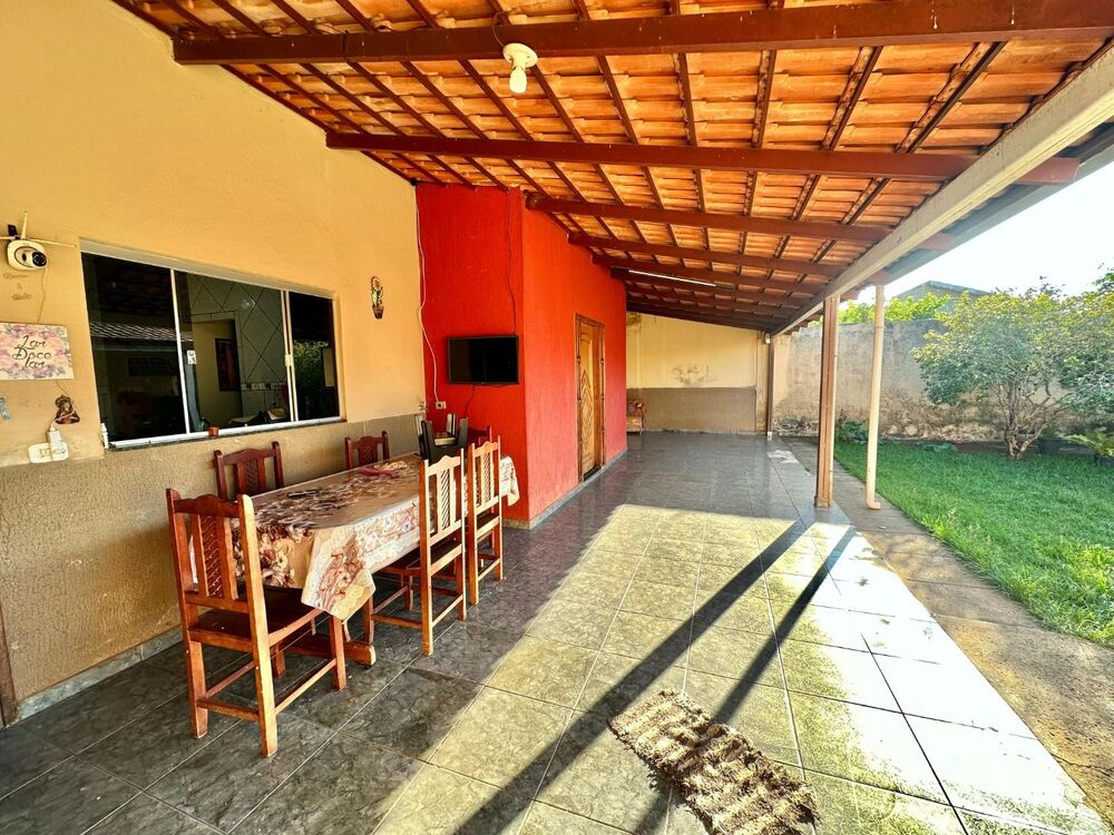 Casa à venda com 4 quartos, 200m² - Foto 3