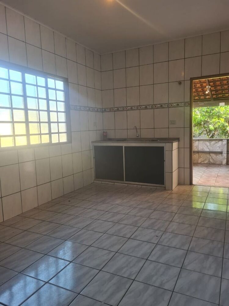 Casa, 3 quartos, 196 m² - Foto 2