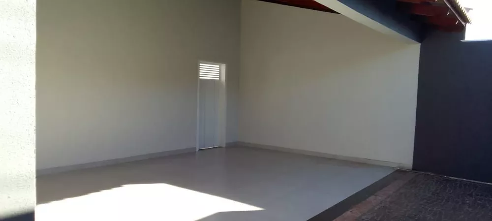 Casa à venda com 3 quartos, 230m² - Foto 2