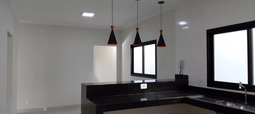 Casa à venda com 3 quartos, 230m² - Foto 1