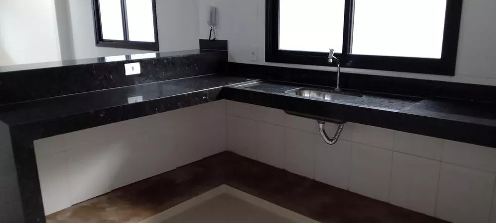 Casa à venda com 3 quartos, 230m² - Foto 4