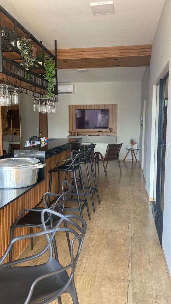 Casa à venda com 3 quartos, 220m² - Foto 2