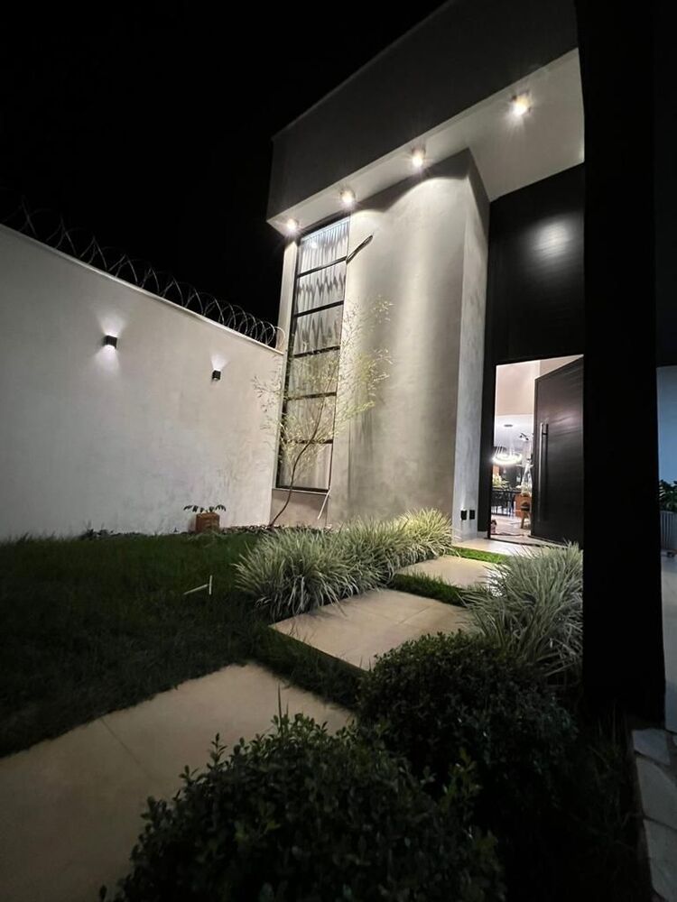 Casa à venda com 3 quartos, 190m² - Foto 1