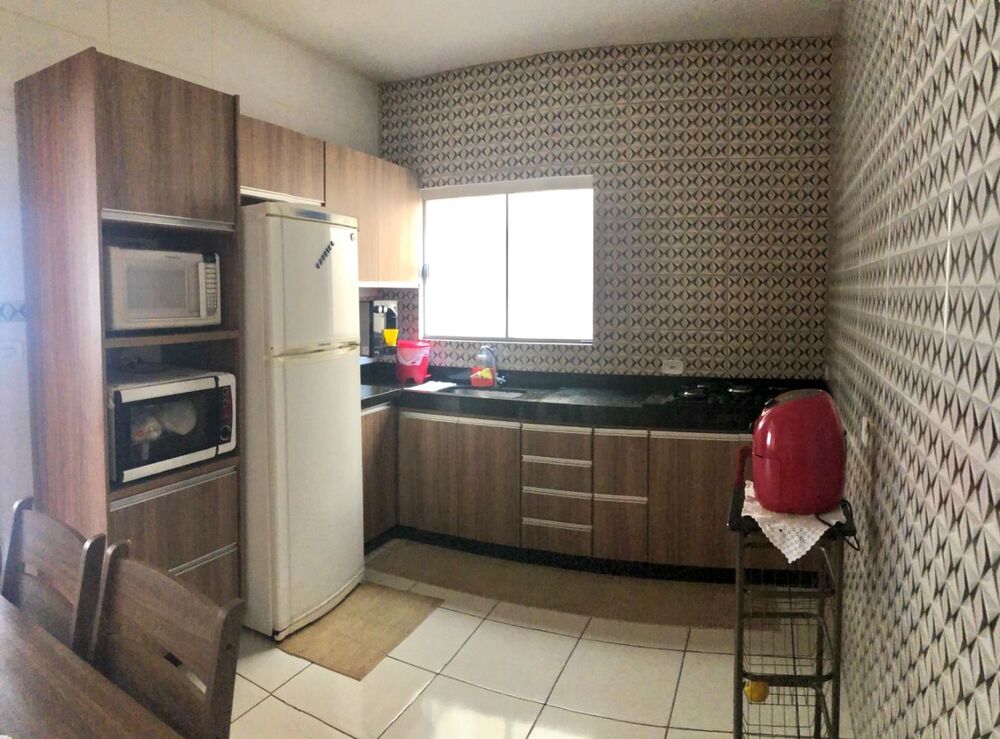 Casa à venda com 2 quartos, 150m² - Foto 2
