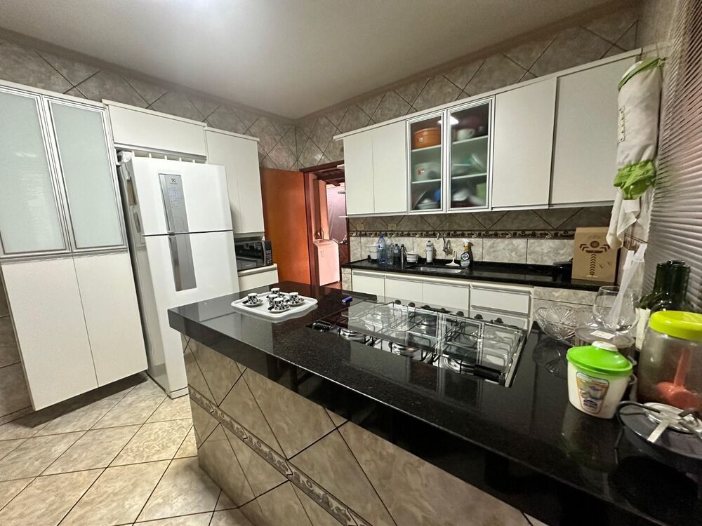 Casa, 3 quartos, 180 m² - Foto 1