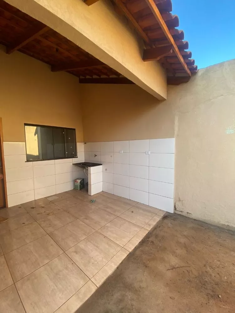 Casa à venda com 2 quartos, 80m² - Foto 2