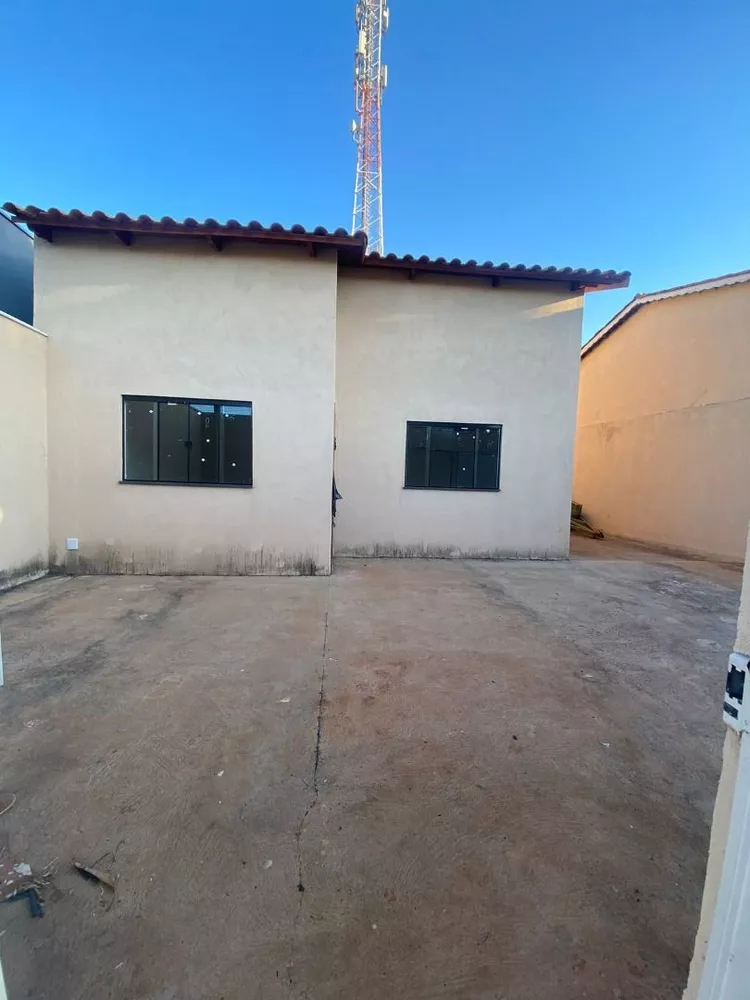 Casa à venda com 2 quartos, 80m² - Foto 1