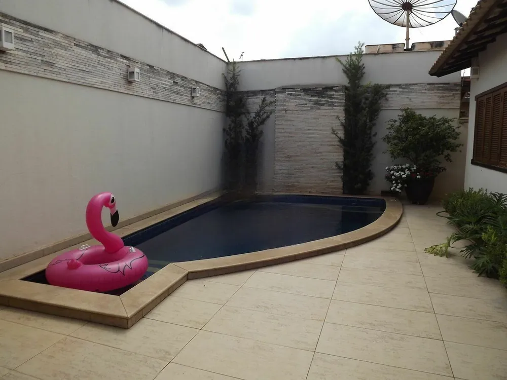 Casa, 5 quartos, 357 m² - Foto 1