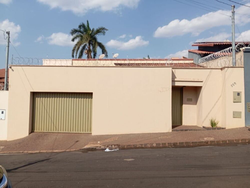 Casa à venda com 3 quartos, 240m² - Foto 1