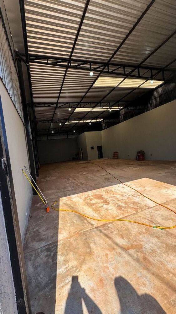 Depósito-Galpão-Armazém à venda, 250m² - Foto 1