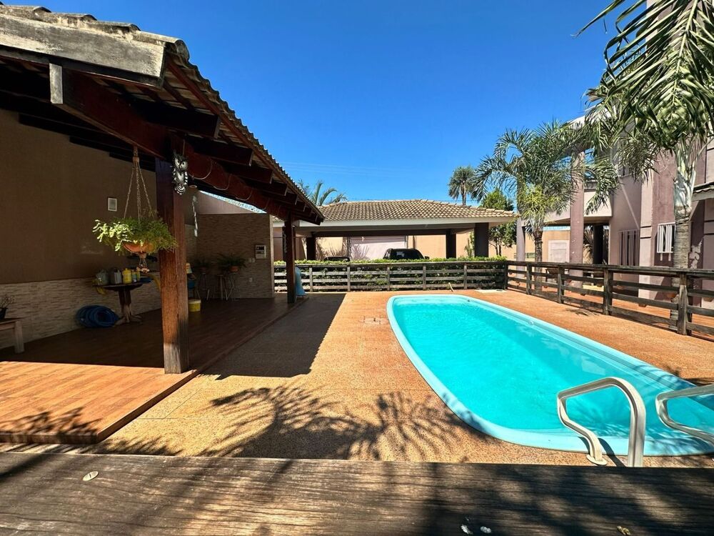 Casa à venda com 4 quartos, 206m² - Foto 1