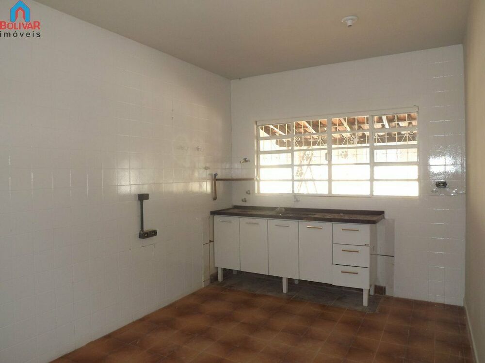 Casa à venda com 4 quartos, 222m² - Foto 3