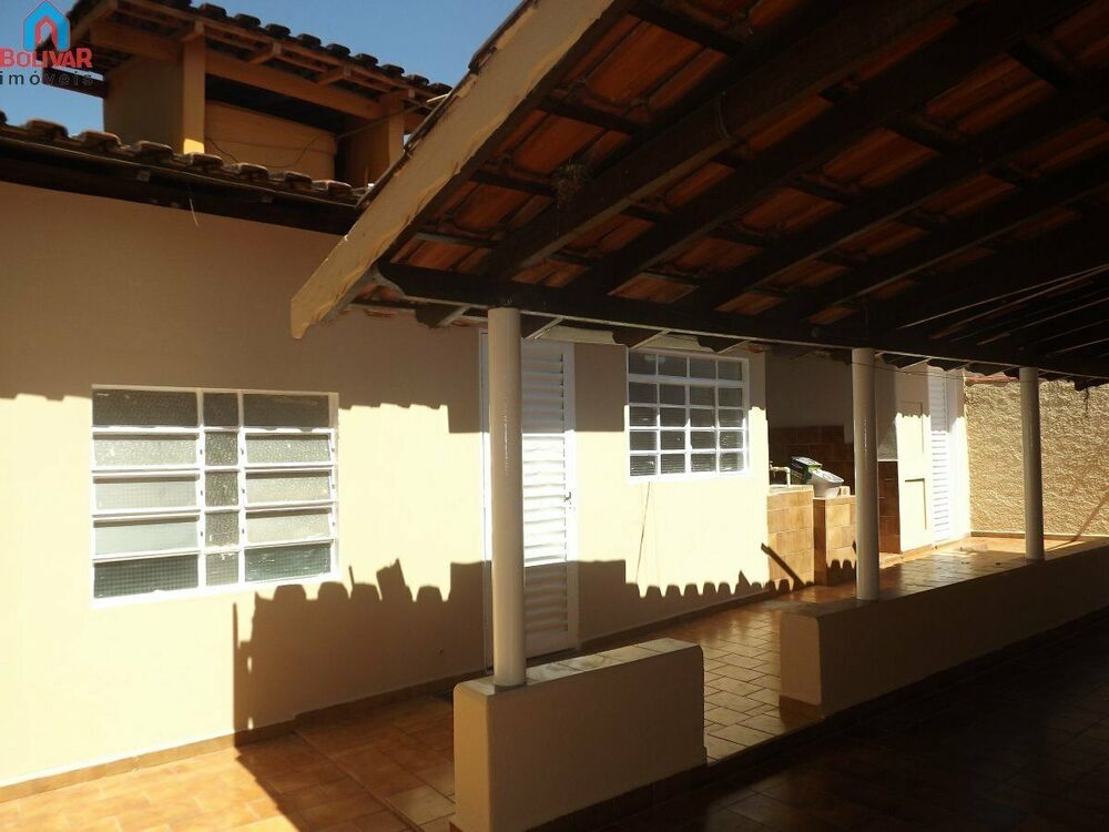 Casa à venda com 4 quartos, 222m² - Foto 4
