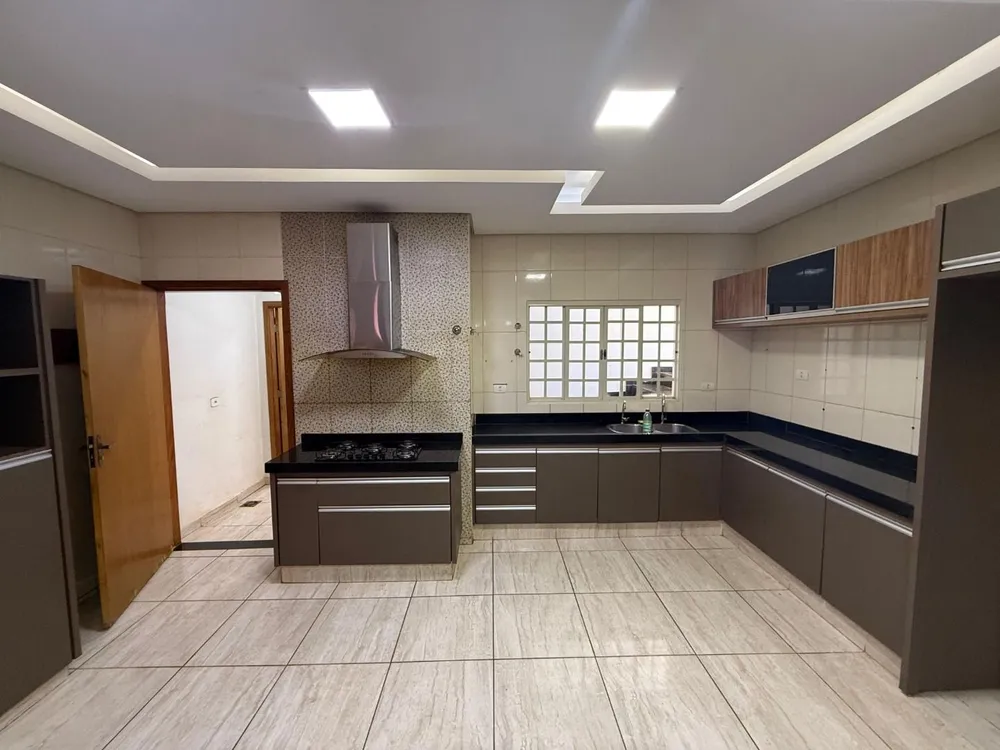 Casa, 3 quartos, 295 m² - Foto 1