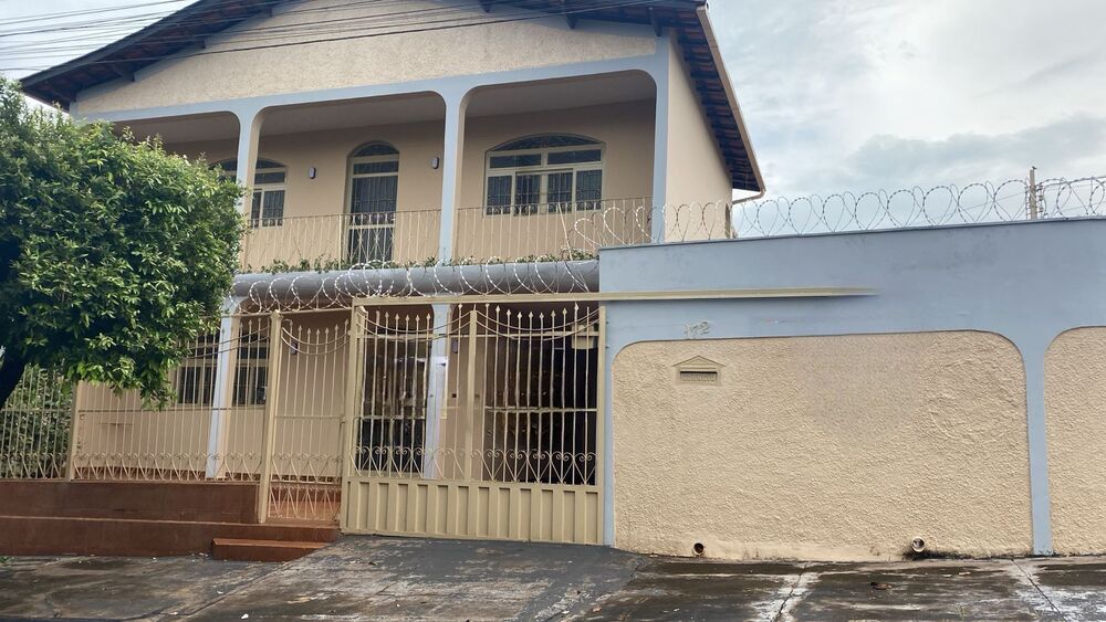 Casa, 4 quartos, 254 m² - Foto 1