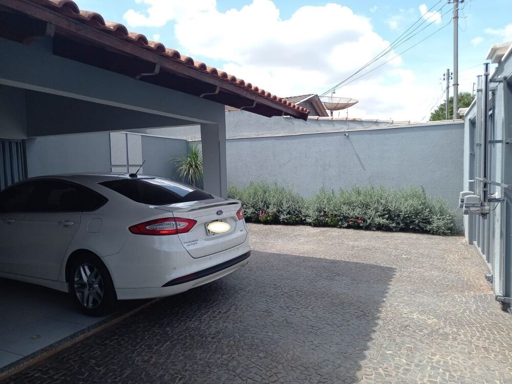 Casa à venda com 3 quartos, 180m² - Foto 2