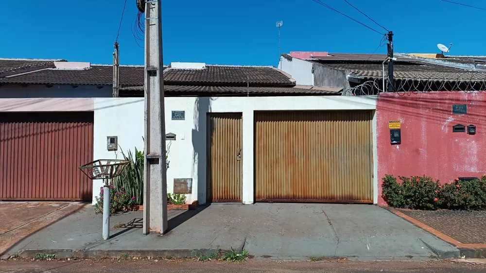 Casa à venda com 2 quartos, 70m² - Foto 1