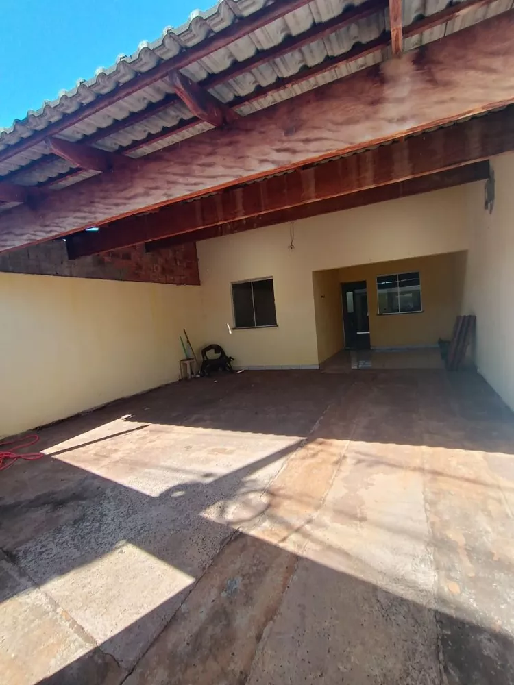 Casa à venda com 2 quartos, 70m² - Foto 2