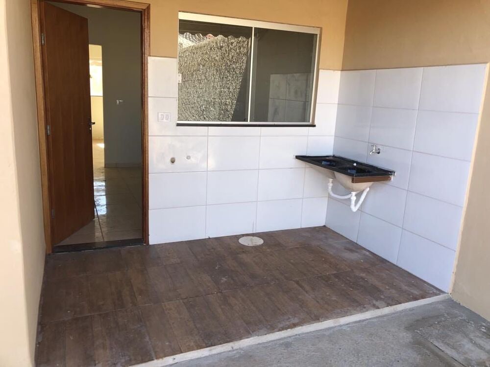 Casa à venda com 2 quartos, 73m² - Foto 3