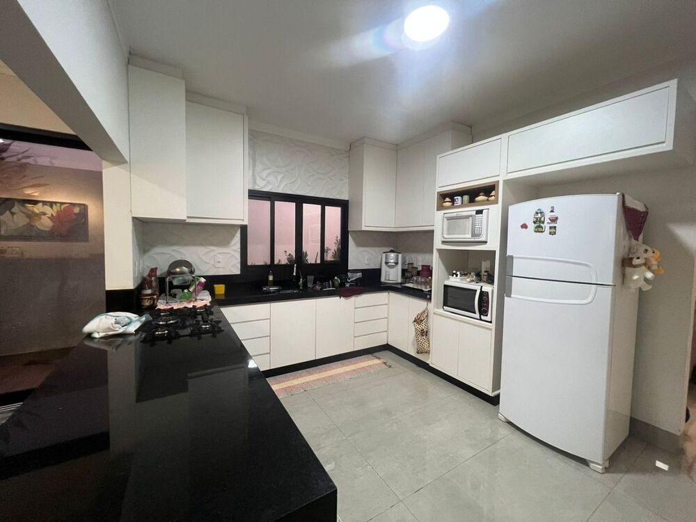 Casa à venda com 3 quartos, 182m² - Foto 3