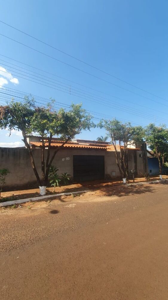 Casa à venda com 3 quartos, 100m² - Foto 1