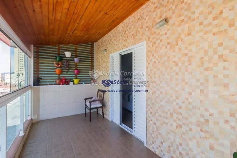 Sobrado à venda com 4 quartos, 200m² - Foto 1