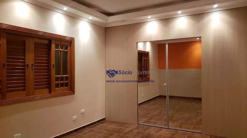 Sobrado à venda com 2 quartos, 192m² - Foto 1