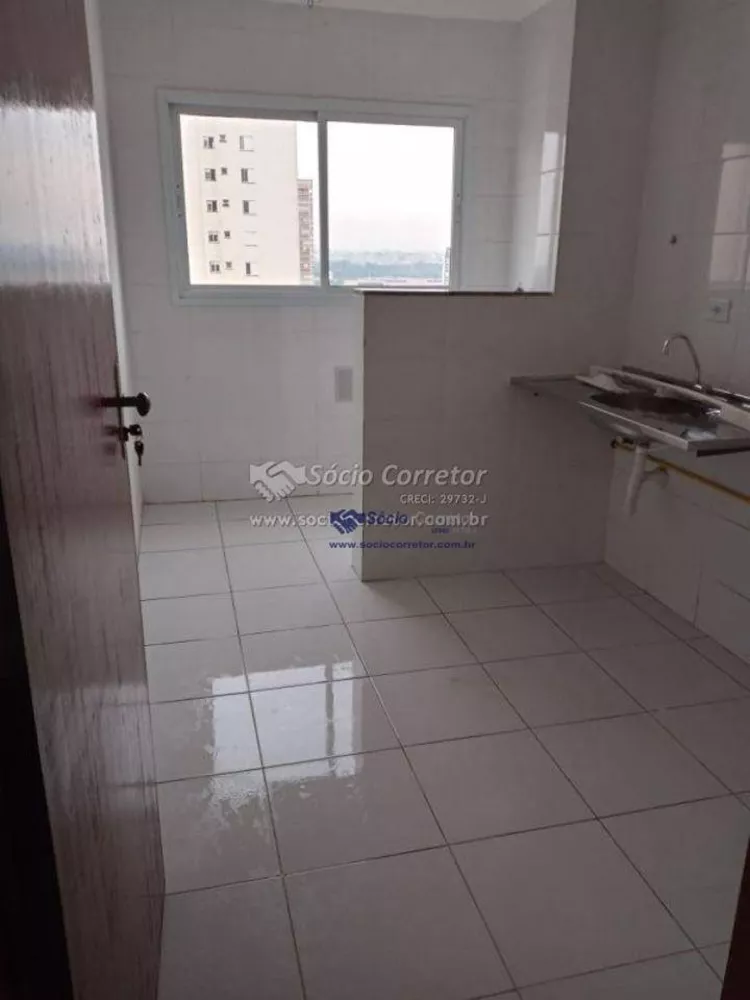 Apartamento à venda com 2 quartos, 70m² - Foto 2