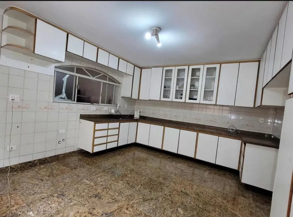 Sobrado à venda com 3 quartos, 250m² - Foto 1