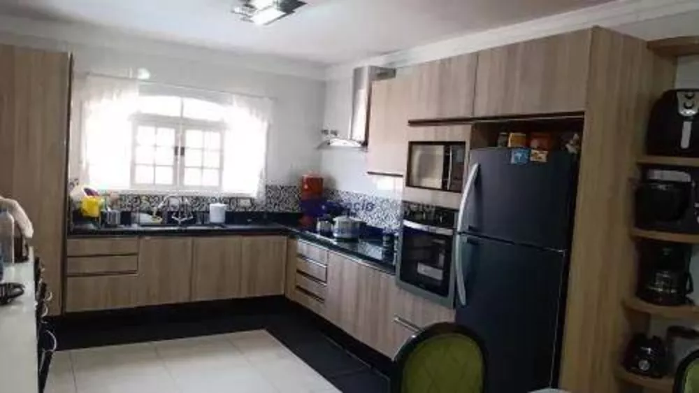 Sobrado à venda com 3 quartos, 290m² - Foto 1