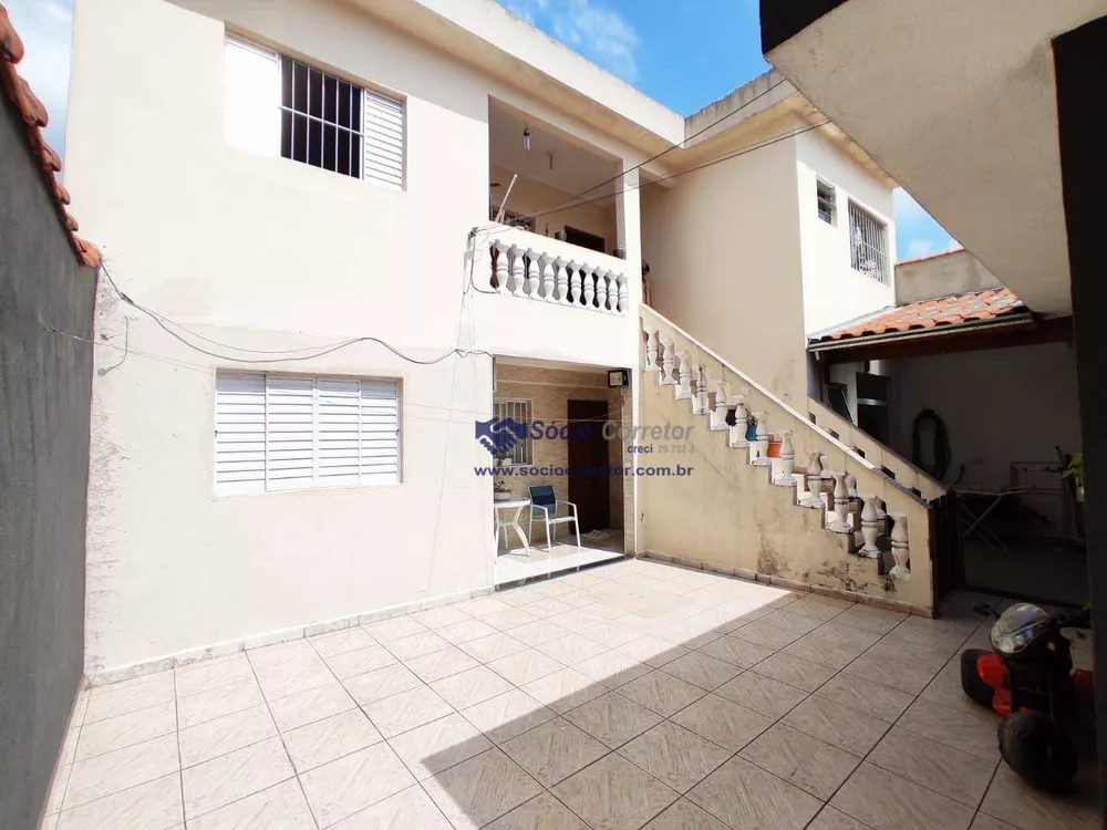 Casa à venda com 6 quartos, 200m² - Foto 4