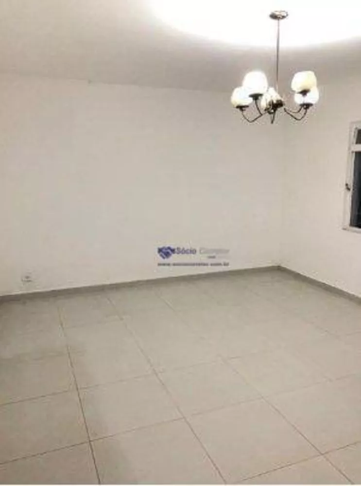 Casa à venda com 6 quartos, 200m² - Foto 10