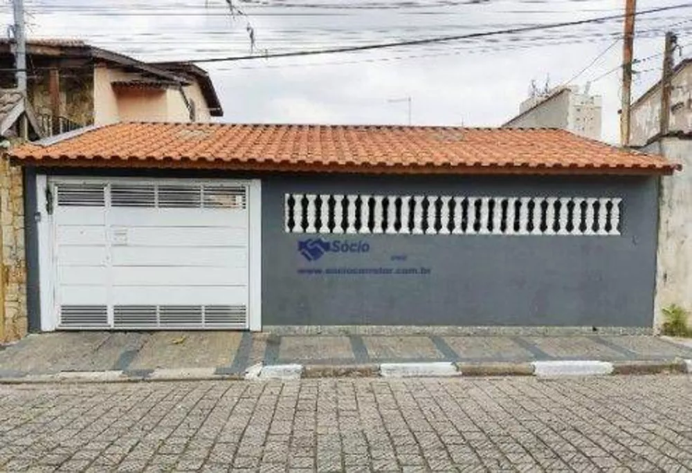 Casa à venda com 6 quartos, 200m² - Foto 1