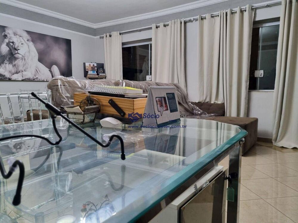 Casa à venda com 4 quartos, 700m² - Foto 1