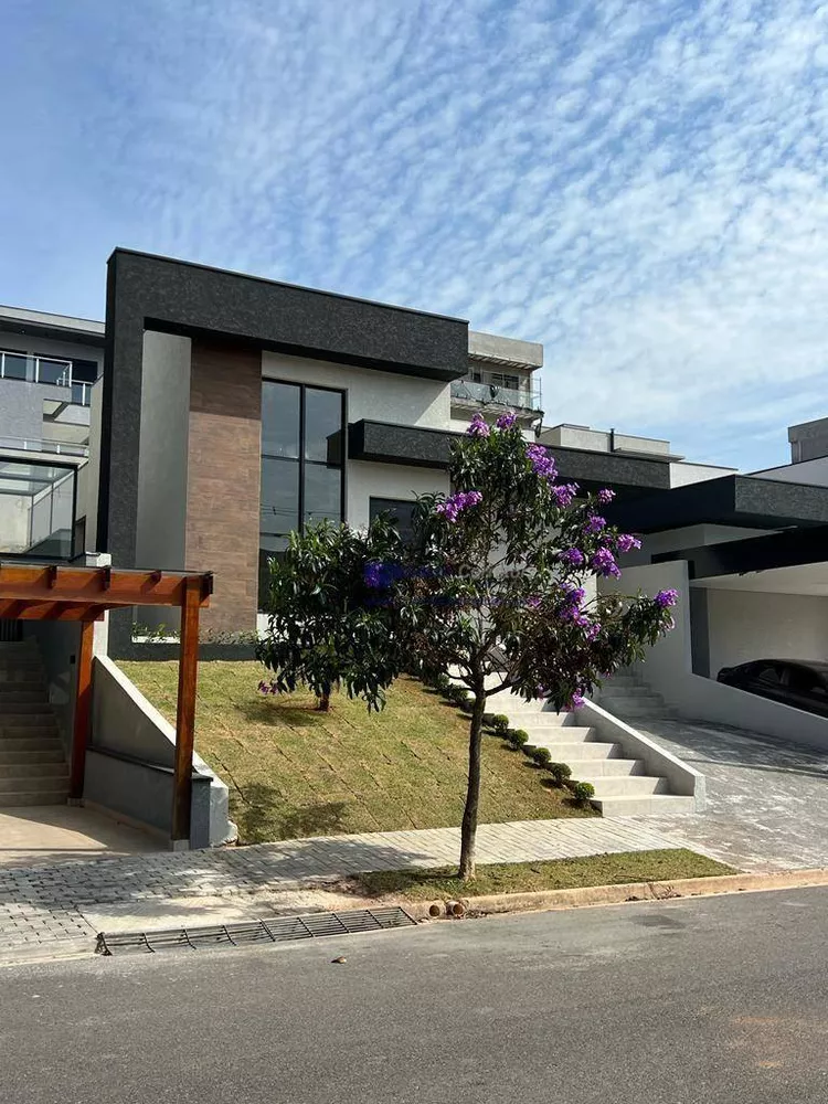 Casa à venda com 3 quartos, 138m² - Foto 1