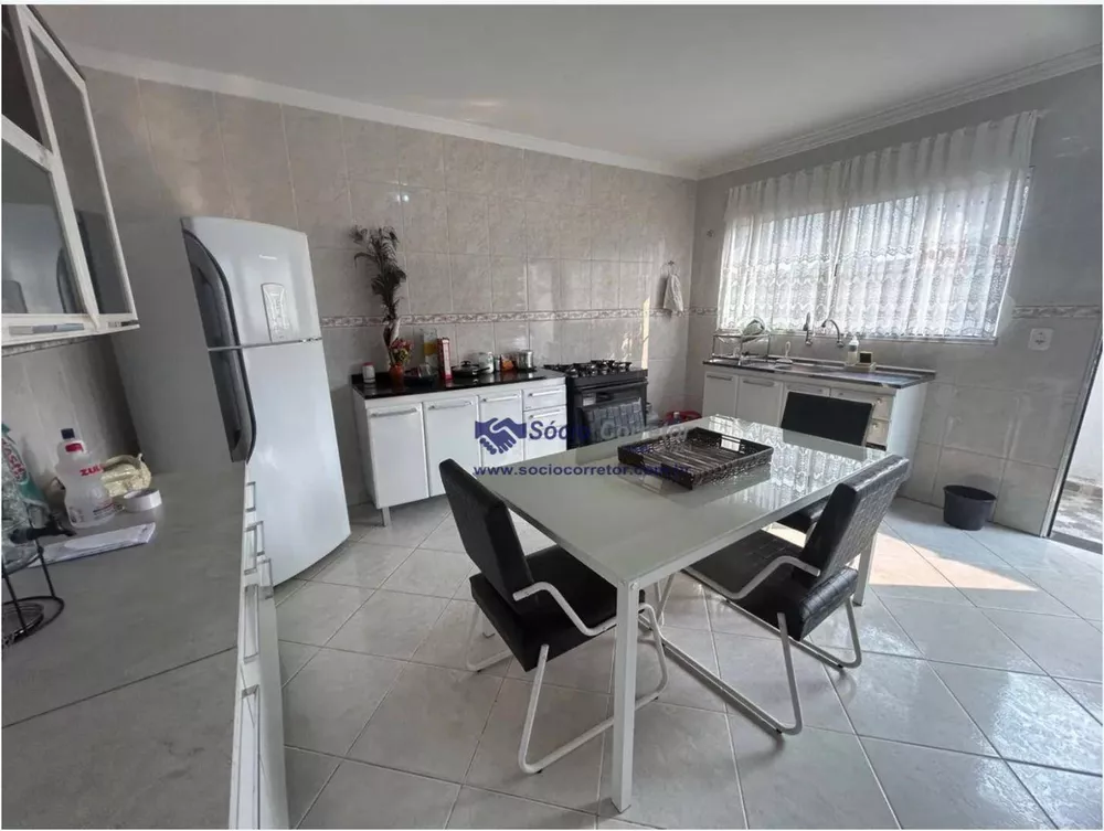 Sobrado à venda com 3 quartos, 250m² - Foto 1